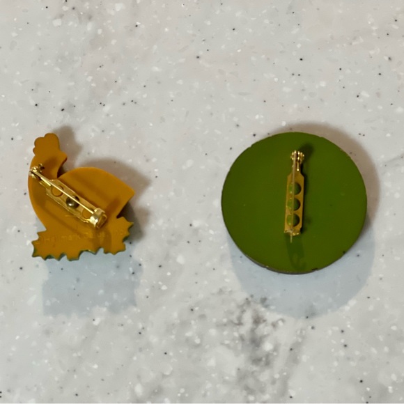 Vintage Hallmark Cards Christmas Lapel Pins Set of 2 - Picture 2 of 2